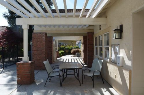 3387 Four Seasons Dr, Turlock CA  95382-9713 exterior