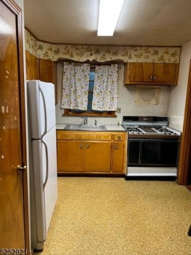 240 Brighton Ave, East Orange, NJ 07017-1802