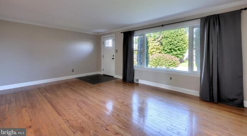 1898 Manor Ridge Dr, Lancaster PA  17603-4447 exterior