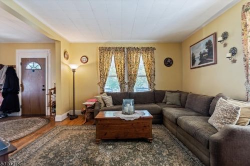 320 Walnut St, Roselle Park NJ  07204-2012 exterior