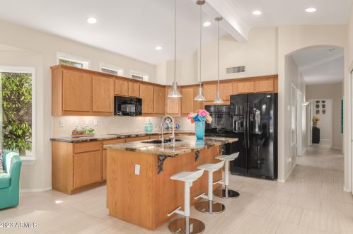 1833 Willow Tree Ct, Gilbert AZ  85234-4933 exterior