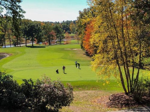 56 Hawthorne Village Rd, Nashua NH  03062-2261 exterior