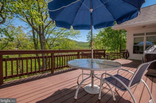 160 Manor Dr, Edinburg VA  22824-3579 exterior