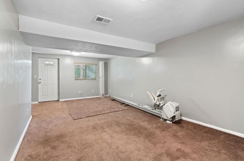 1664 Nash Ave, Pittsburgh PA 15235-2332 exterior