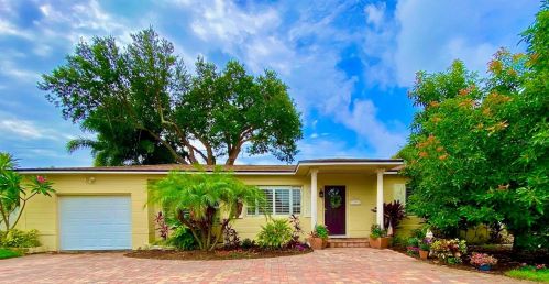 5262 25th Ave, Saint Petersburg, FL 33707-5126