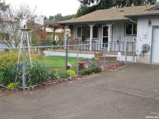 1225 Ash St, Brownsville, OR 97327-2162