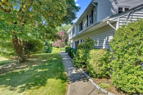 28 Highview Rd, Crotonville, NY 10562-2201