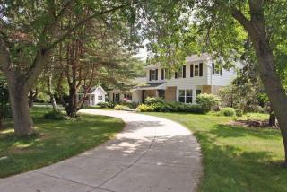 461 Woodhaven Dr, Cedarburg, WI 53012-9116