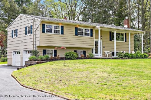 33 Birchwood Ct, Tinton Falls, NJ 07724-2702