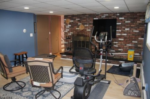 17 Rutgers Ave, West Milford Lakes, NJ 07480-3505