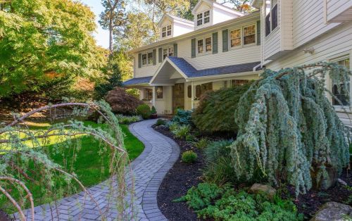 12 Wagon Wheel Ln, Huntington Station, NY 11746-5027