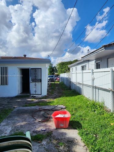 3511 Palm Ave, Hialeah FL  33012-5244 exterior