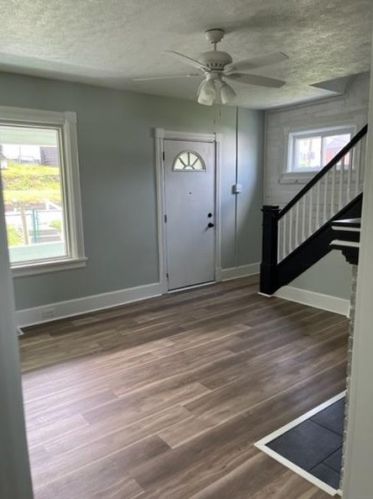 7 Walnut St, Grays Landing, PA 15461-1852