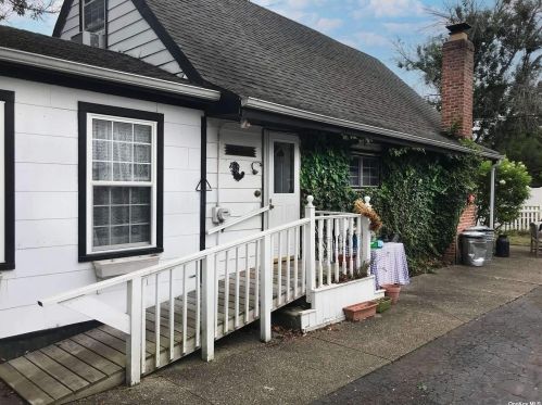 334 Gillette St, Huntington Station NY  11746-7028 exterior