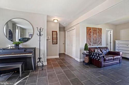 340 Wimbleton Way, Red Lion PA  17356-8292 exterior