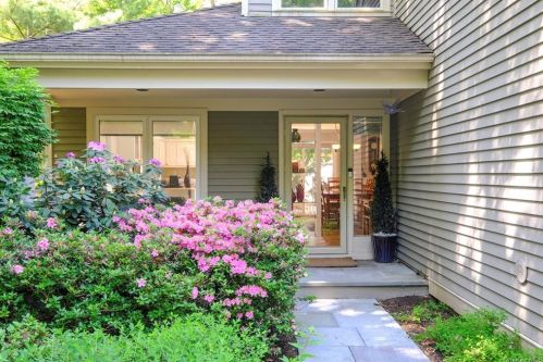 84 Boulder Ridge Rd, Scarsdale, NY 10583-3150