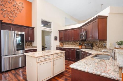 7566 Citrus Hill Ln, Naples FL  34109-0600 exterior