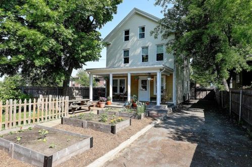 135 Willow St, Providence, RI 02909-2011