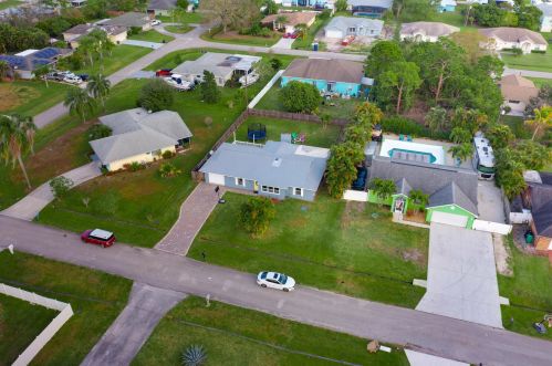 709 Dorchester St, Fort Pierce FL  34983-8762 exterior