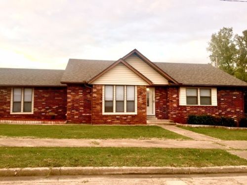 1601 11th St, Bowring OK  exterior