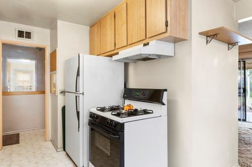 9833 Sharon Ave, Riverside CA  92503-3102 exterior