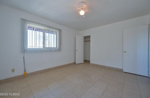 5002 1 St, Tucson AZ 85711-1507 exterior