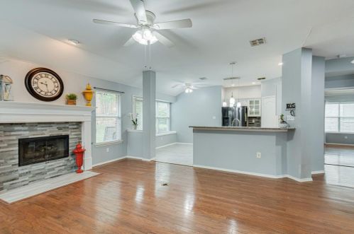 407 Whitener Rd, Euless, TX 76040-5268