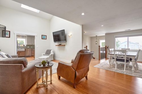87 Valencia St, Princeton By The Sea, CA 94019-1324