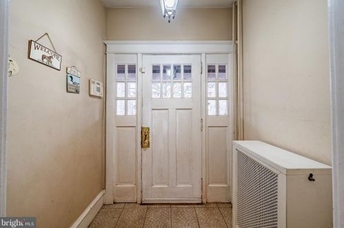 1372 Queen St, Pottstown, PA 19464-5042