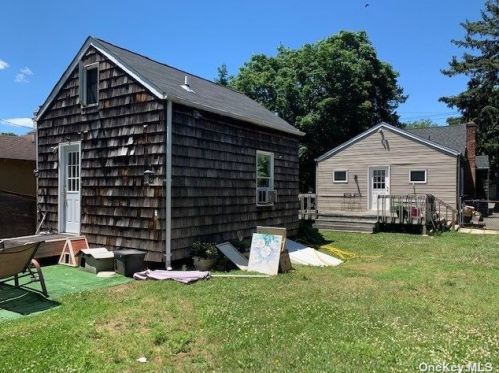 372 Old Country Rd, Huntington Station, NY 11747-1823