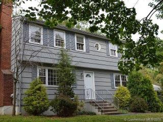 59 Anns Farm Rd, New Haven CT  06518-2401 exterior