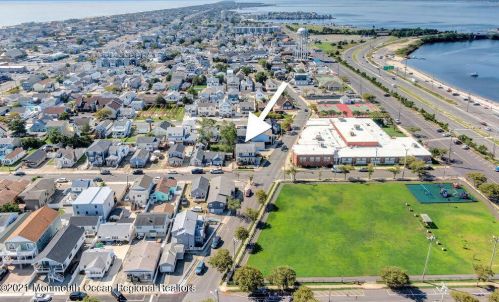 271 Kearney Ave, Pelican Island NJ  08751-1822 exterior