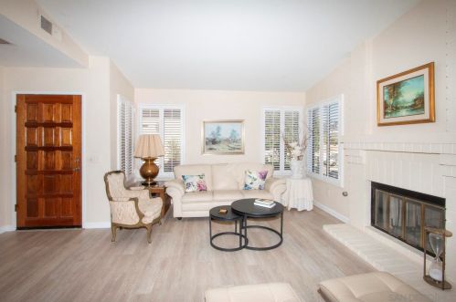 18076 Avenida Alozdra, San Diego CA 92128-1570 exterior