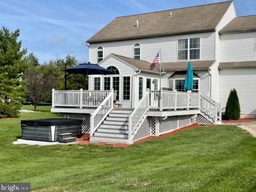 12 Bittersweet Dr, Cochranville, PA 19330-1406
