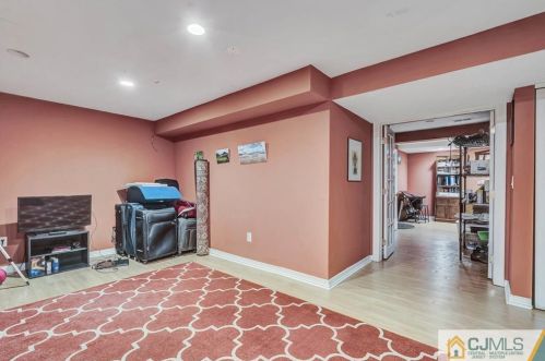 29 Heritage Ln, Perth Amboy NJ  08863-1464 exterior