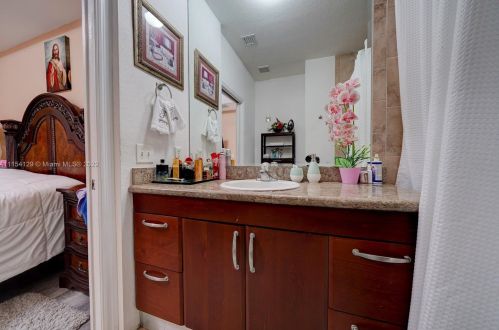 17845 74th Ct, Hialeah FL  33015-8441 exterior