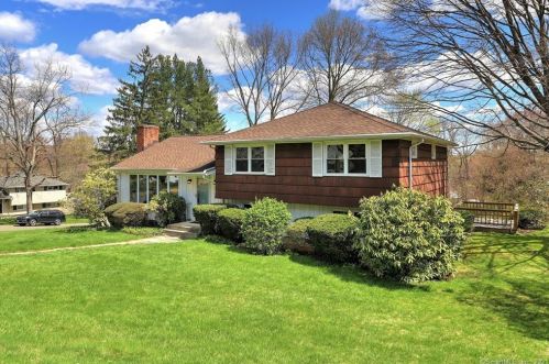 183 Lawrence Rd, Bridgeport, CT 06611-4531