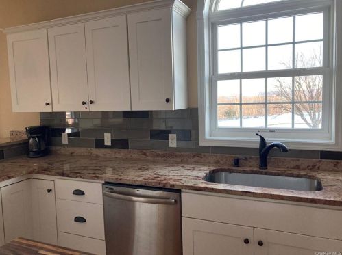 8 Summit Dr, Marlborough NY  12542-6408 exterior