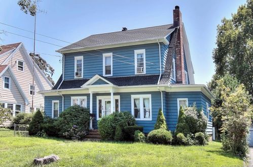 64 Hickory St, Bridgeport, CT 06610-1767