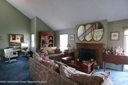 2 Boise Ct, Tinton Falls, NJ 07712-3164