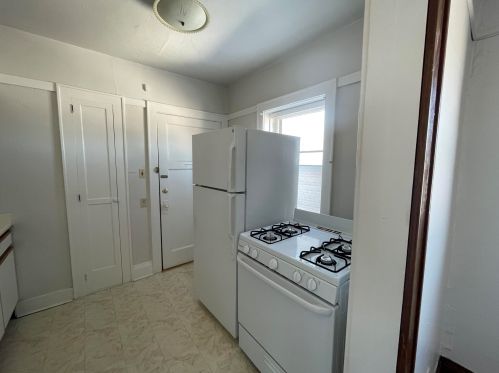 4573 Lake Dr, Cudahy, WI 53110-1252