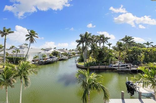 1266 Cobia Ct, Naples FL  34102-1549 exterior