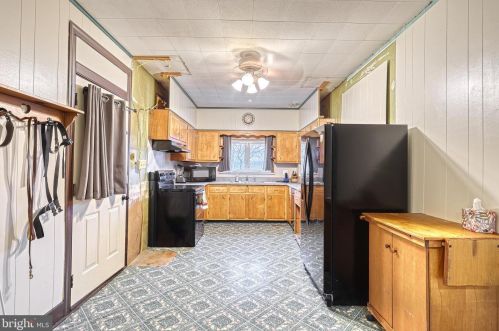 137 East St, Spring Grove PA  17362-1215 exterior