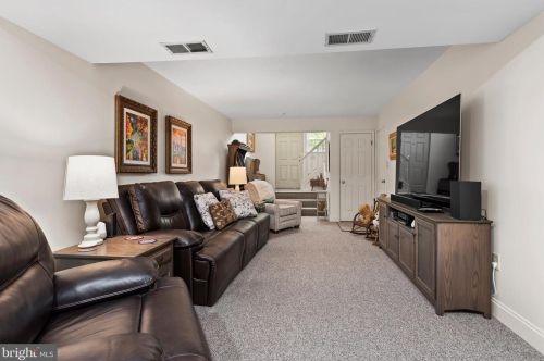 6229 Spg Knl Dr, Harrisburg PA 17111-6862 exterior