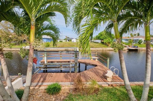 1429 23rd Ter, Cape Coral FL  33909-4402 exterior