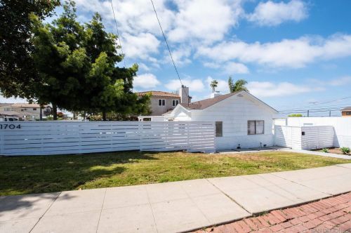 1704 Ebers St, San Diego CA  92107-3504 exterior