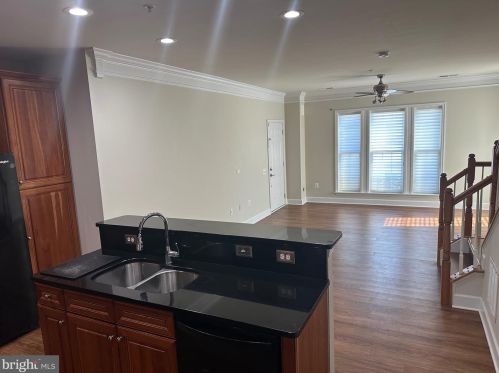 14800 Potomac Branch Dr, Woodbridge VA  22191-4056 exterior