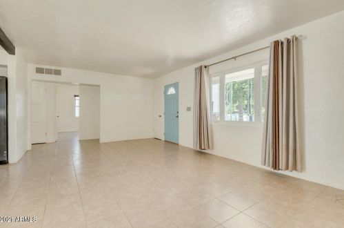 4333 17 Ave, Phoenix AZ 85085-6300 exterior