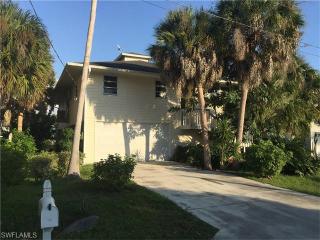 1288 Belaire Ct, Naples, FL 34110-1502