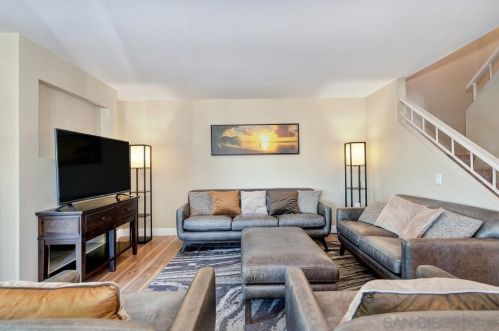 1477 Falcon Ln, El Cajon CA  92020-1426 exterior